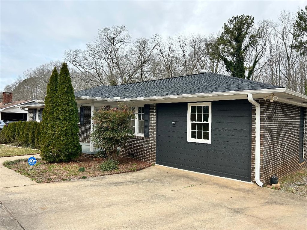 2703 Leftwich Lane Anderson, SC 29621 - Photo 3 of 27