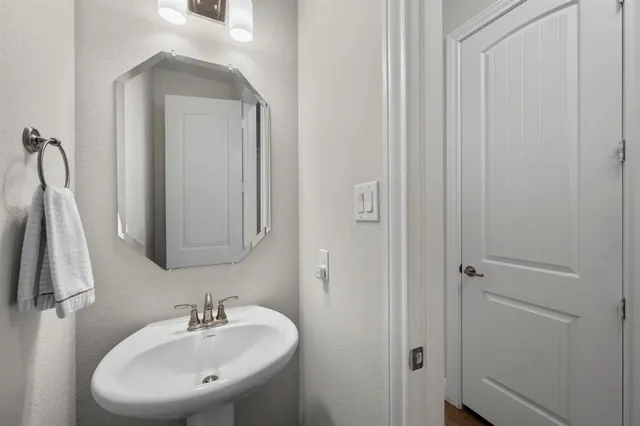 $560,000 | 2360 Ambassador Court, Heath, TX 75126