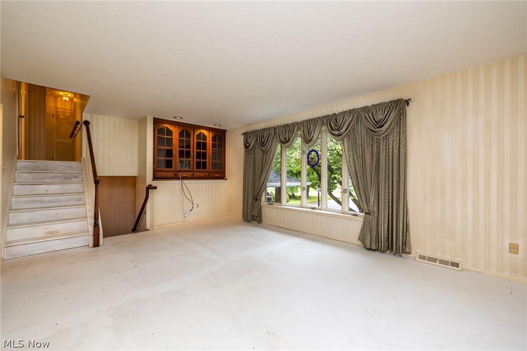 958 Lander Road Cleveland, OH 44143 - Photo 8 of 32