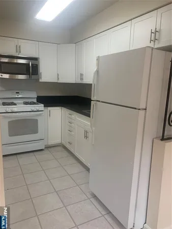 $1,825 | 60 Columbia Avenue, Unit 5, Dumont, NJ 07628