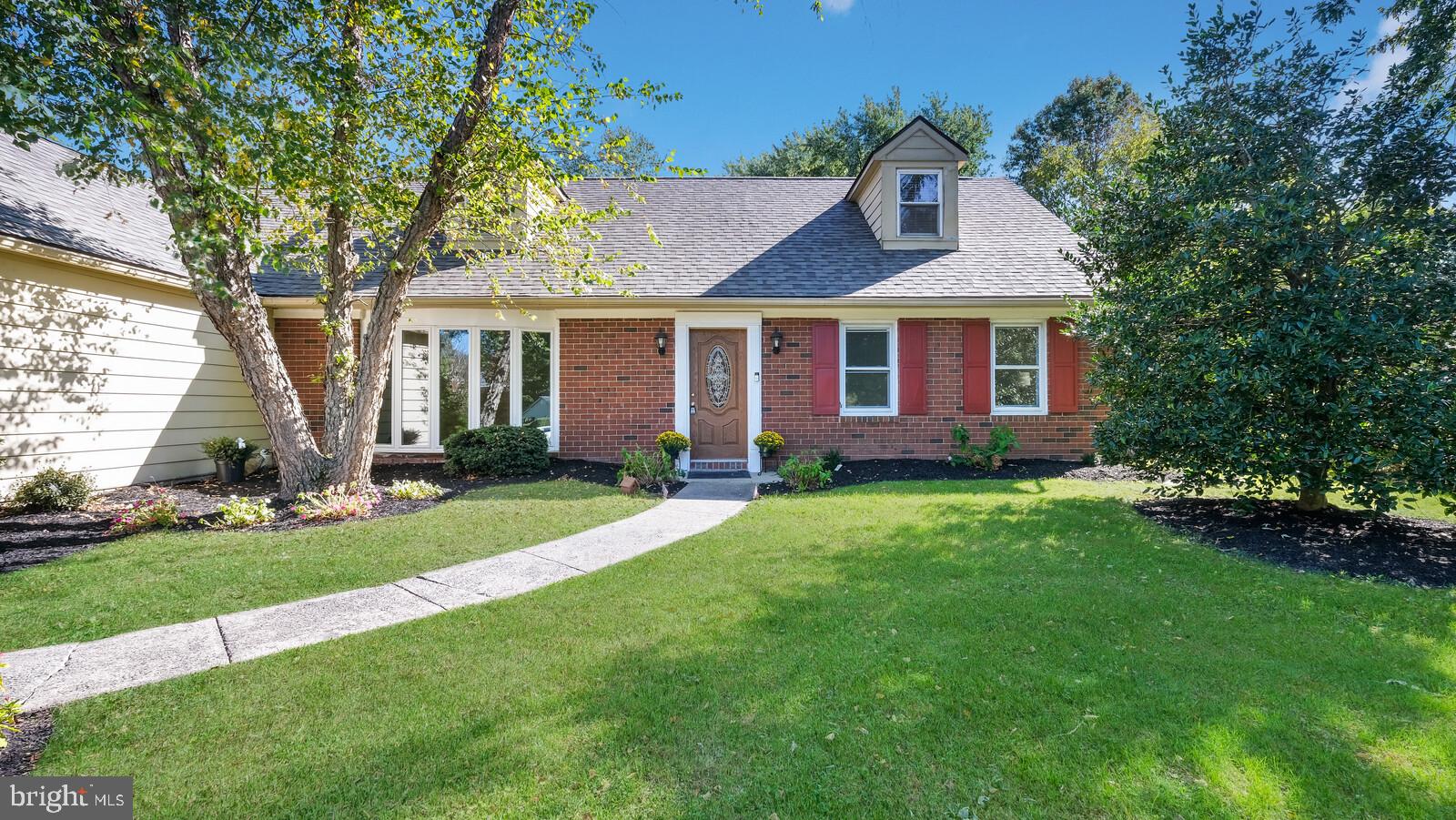 3102 Hayes Road Norristown, PA 19403 - Photo 3 of 39 Curved Front Walk