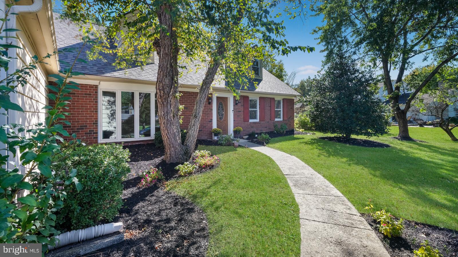 3102 Hayes Road Norristown, PA 19403 - Photo 4 of 39 Mature Landscaping