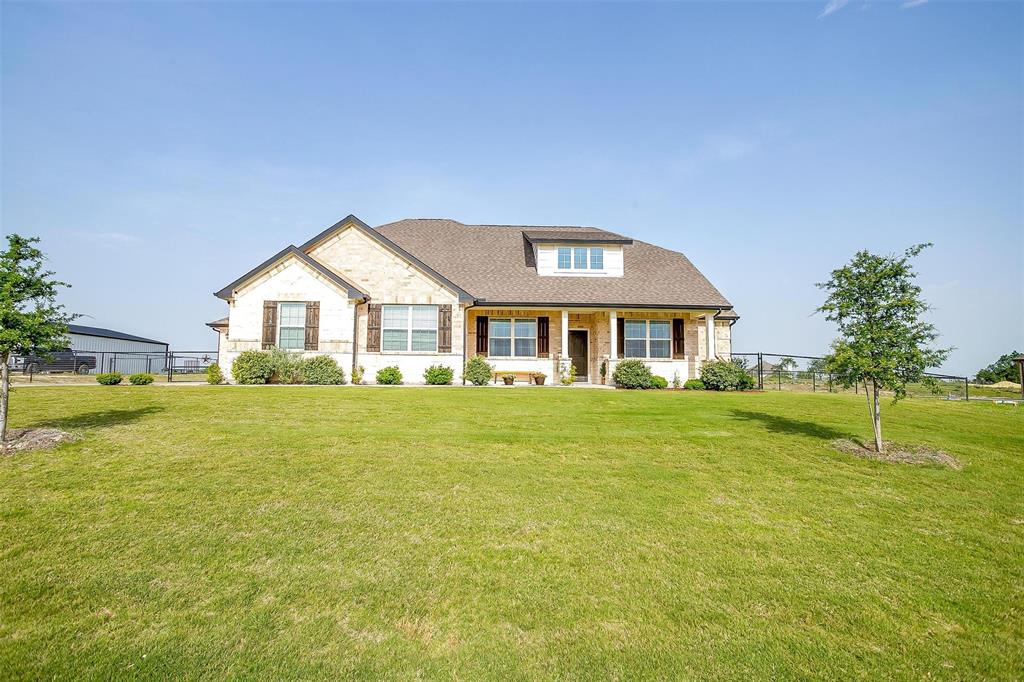 340 Sanger Drive Springtown, TX 76082 - Photo 4 of 39