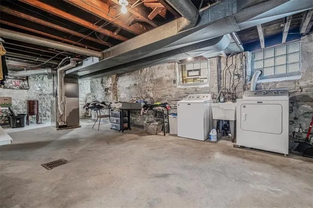 a view of utility room