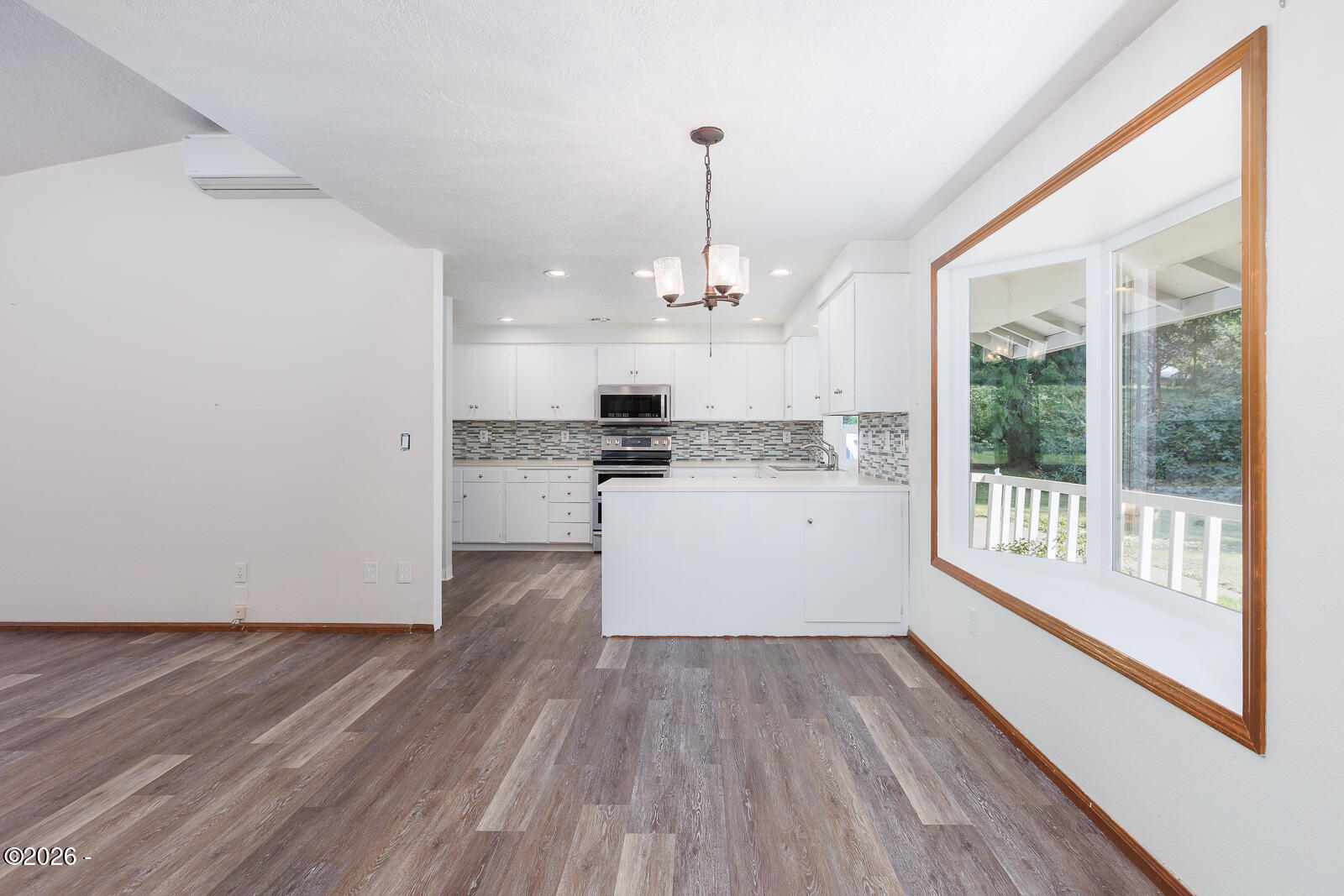 1588 Fruitvale Road Newport, OR 97365 - Photo 14 of 41 Dining area