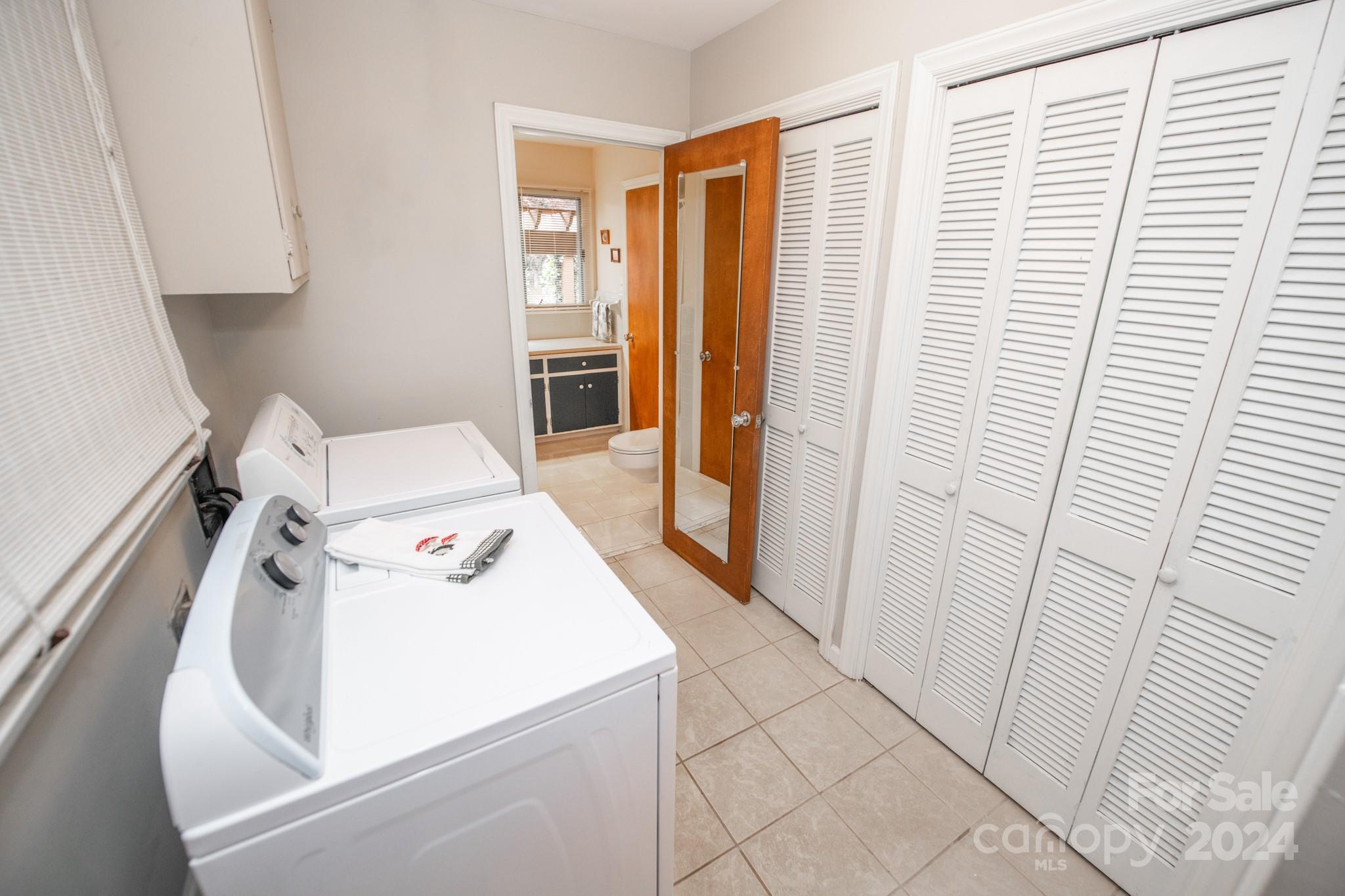 4000 Lake Shore Road South Denver, NC 28037 - Photo 19 of 46 a utility room with dryer and washer