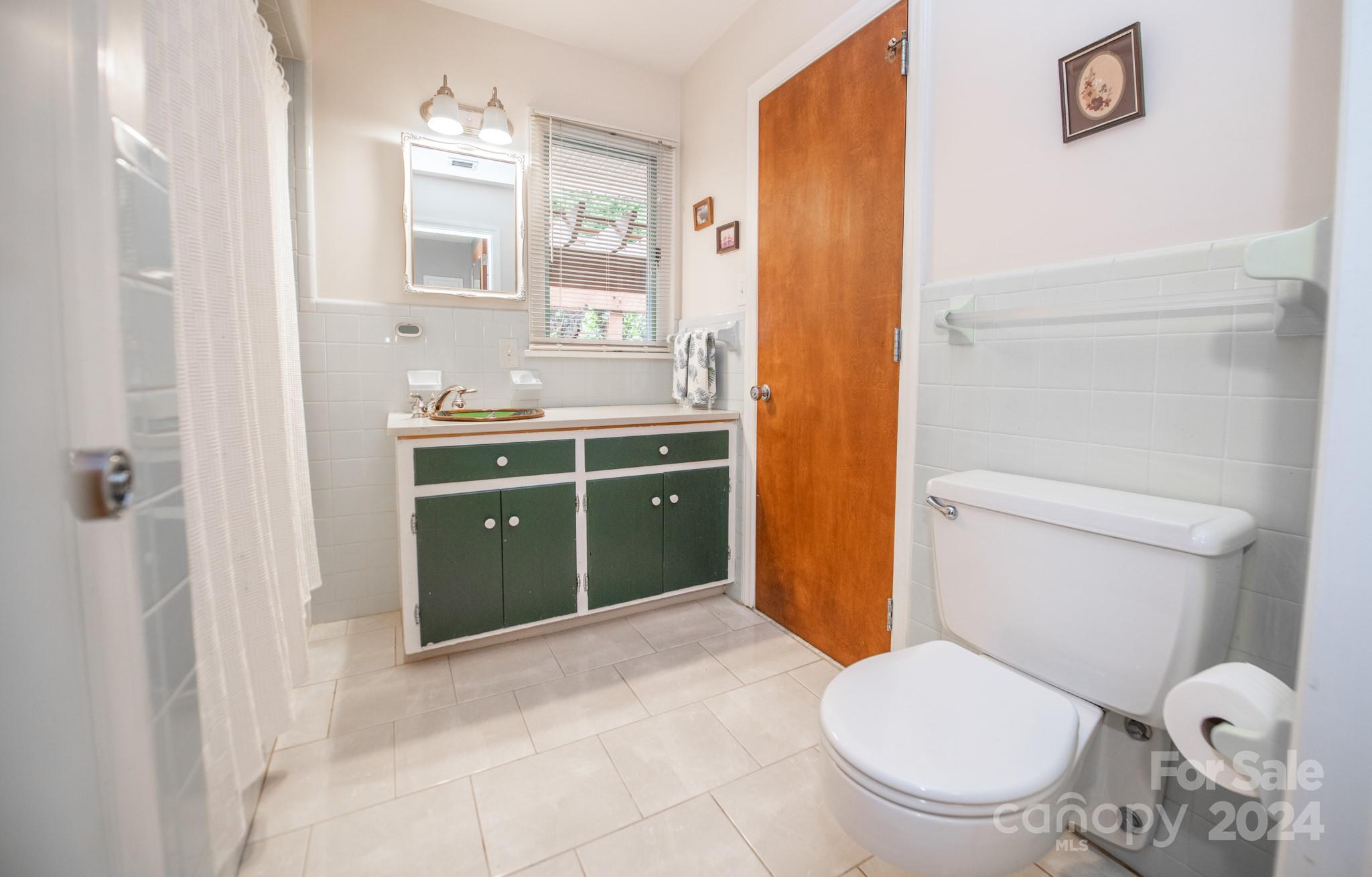 4000 Lake Shore Road South Denver, NC 28037 - Photo 29 of 46 a spacious bathroom with a toilet sink and mirror