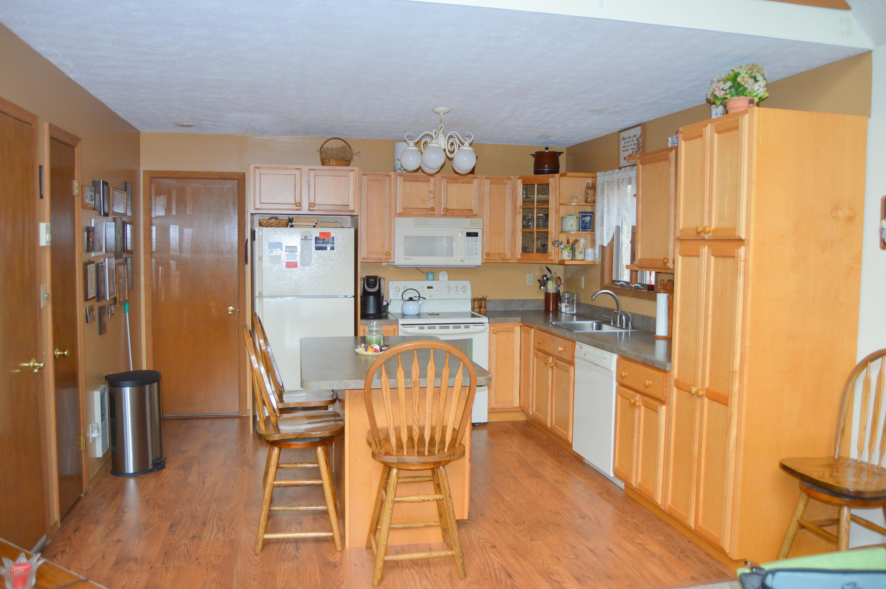 143 Laurel Road Lackawaxen, PA 18435 - Photo 3 of 28 DSC_0208