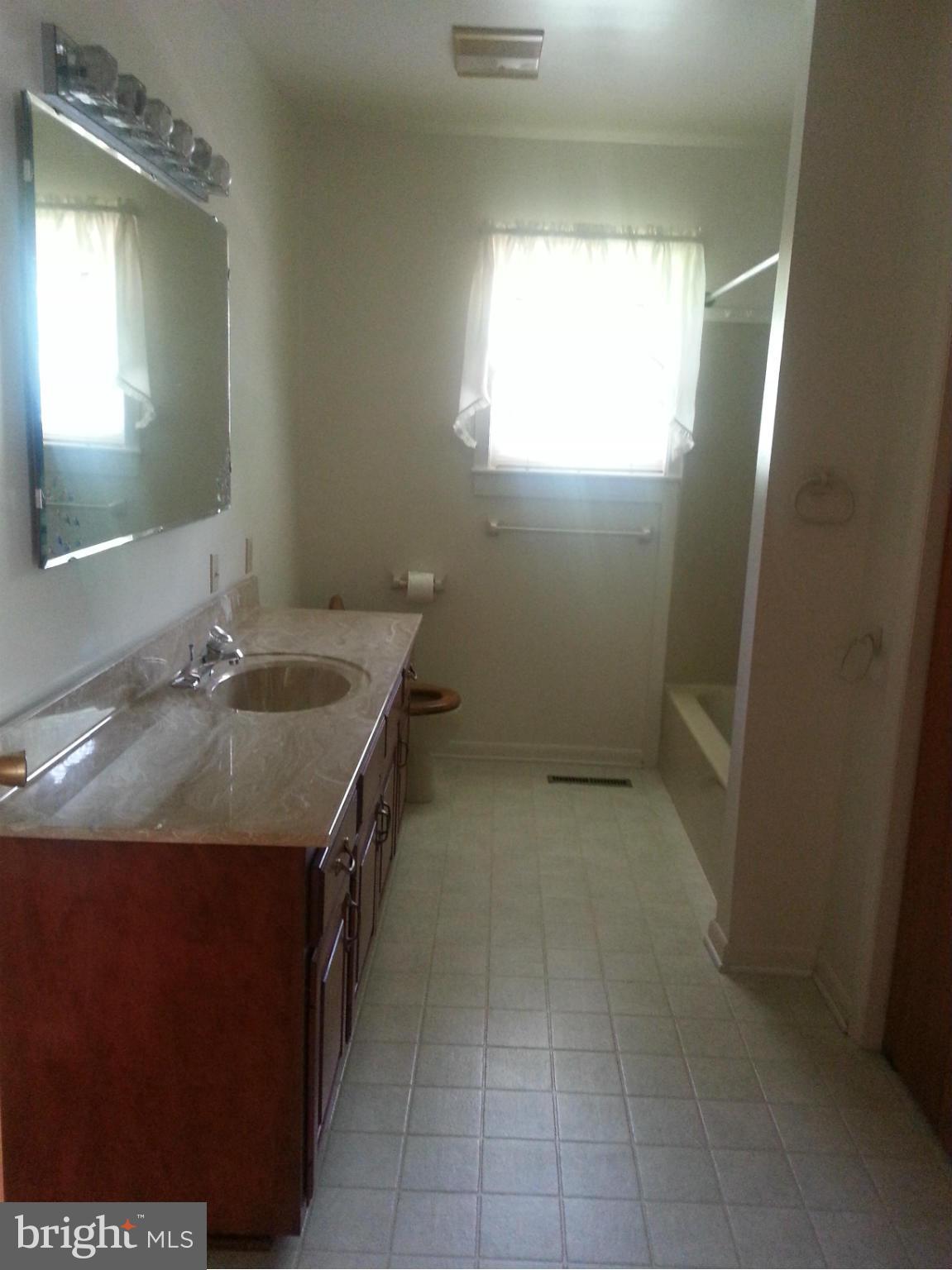 1409 Calvert Road Chester, MD 21619 - Photo 9 of 20 Bath