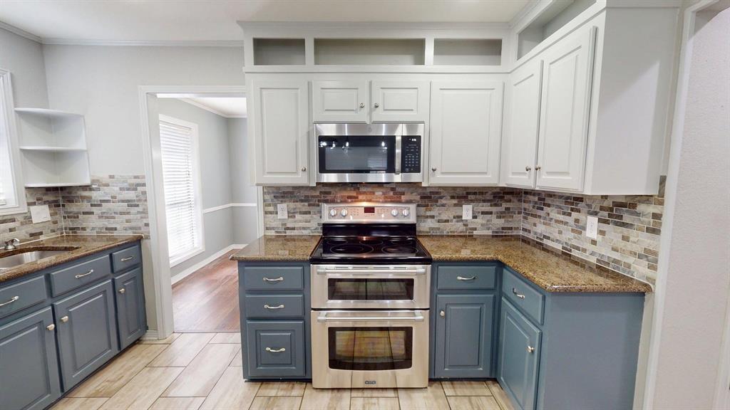 908 Rolling Drive Athens, TX 75751 - Photo 4 of 31 a kitchen with cabinets stainless steel appliances and a counter space