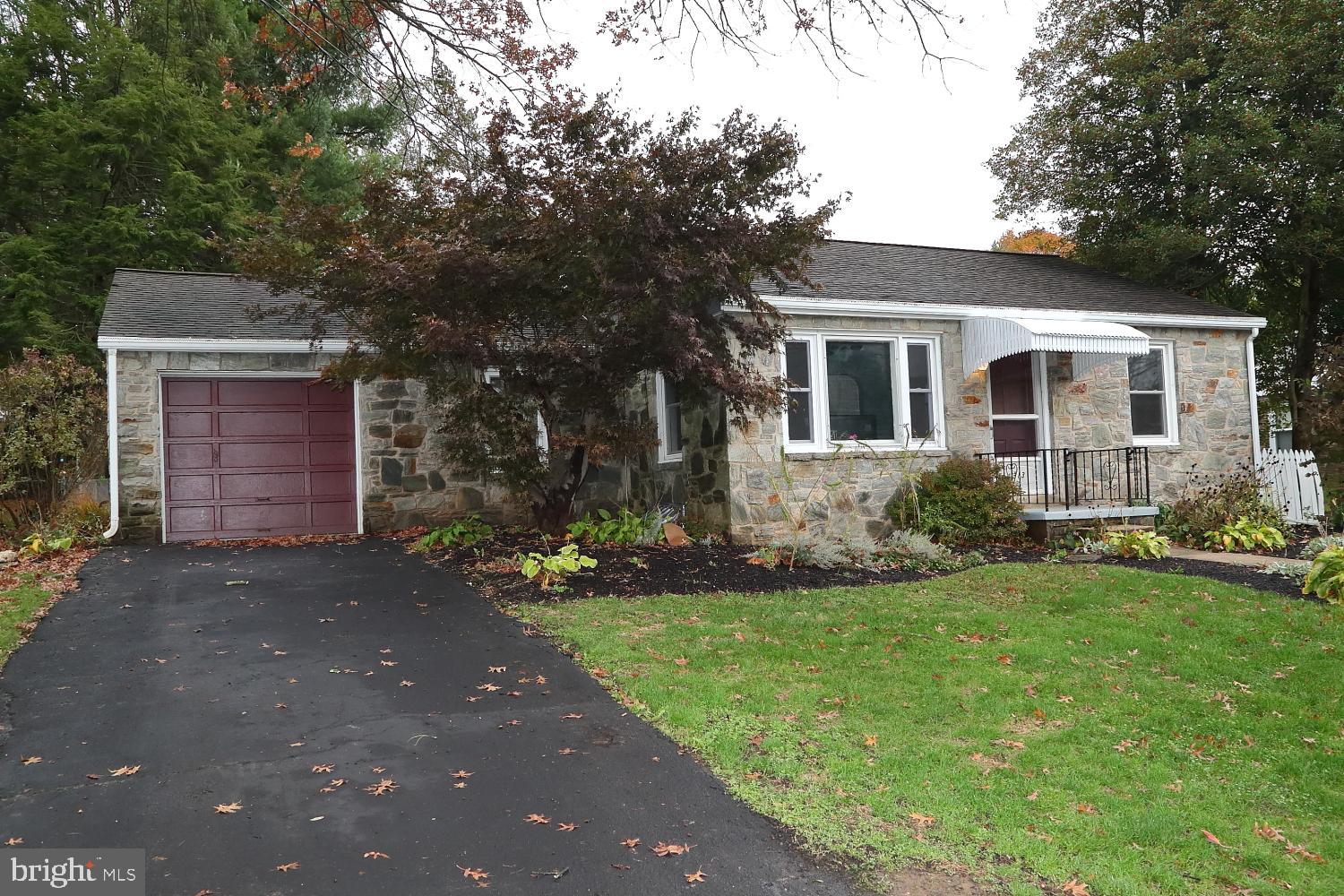 313 Dahlia Road Lancaster, PA 17602 - Photo 3 of 17 Gallery Image 3