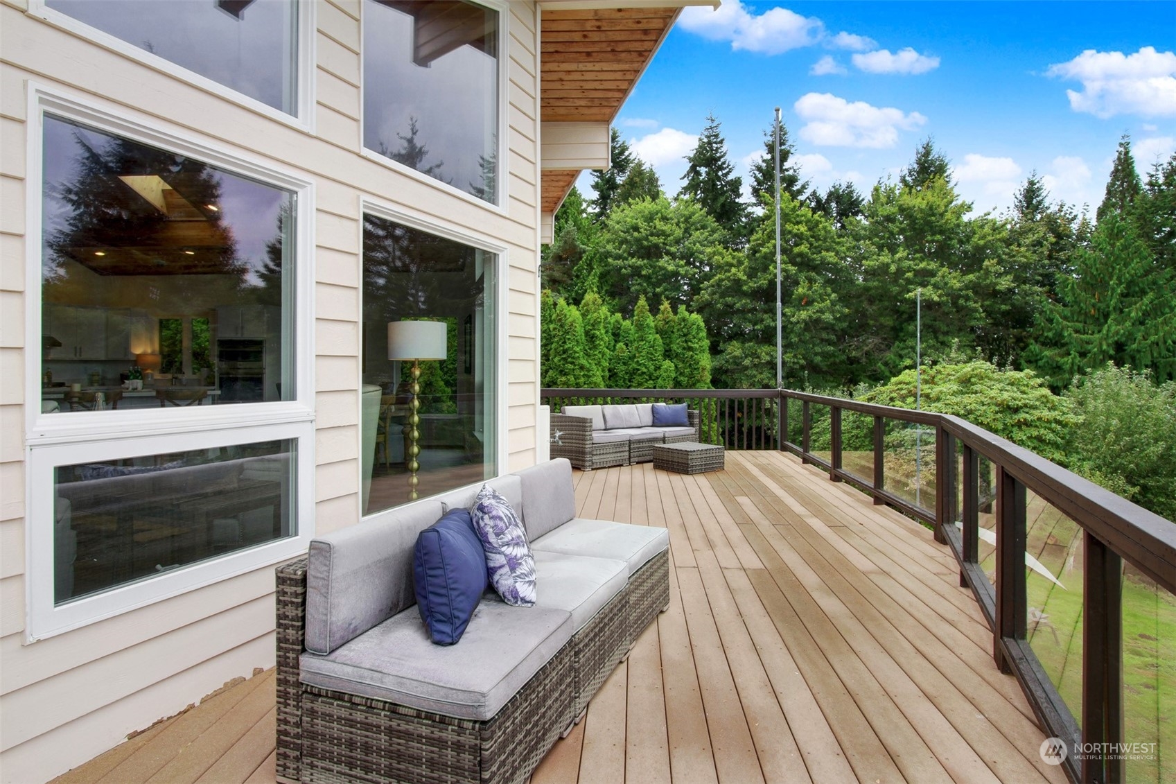 4824 Seahurst Avenue Everett, WA 98203 - Photo 18 of 33 a view of balcony deck and patio