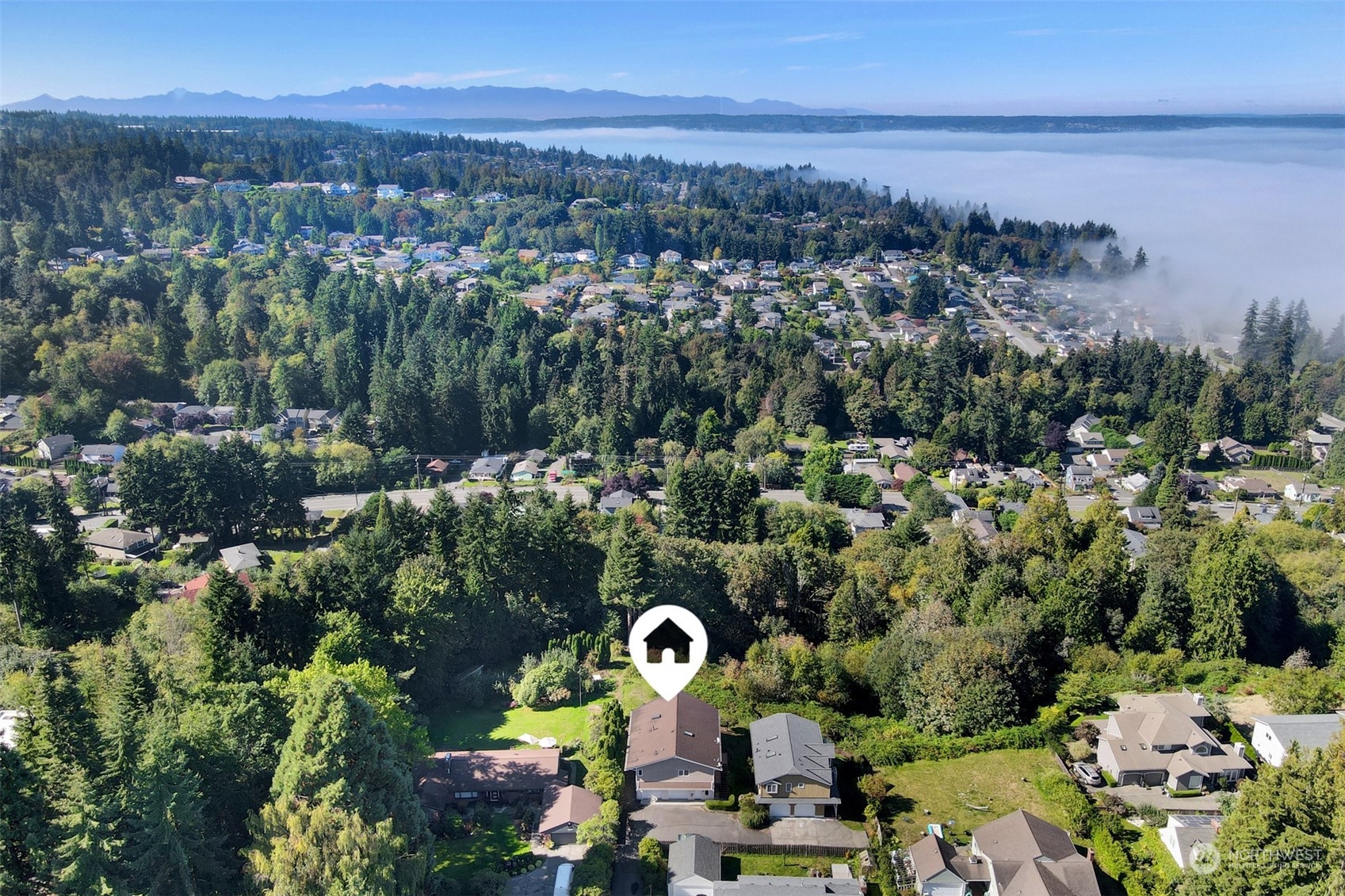 4824 Seahurst Avenue Everett, WA 98203 - Photo 2 of 33 a view of a city