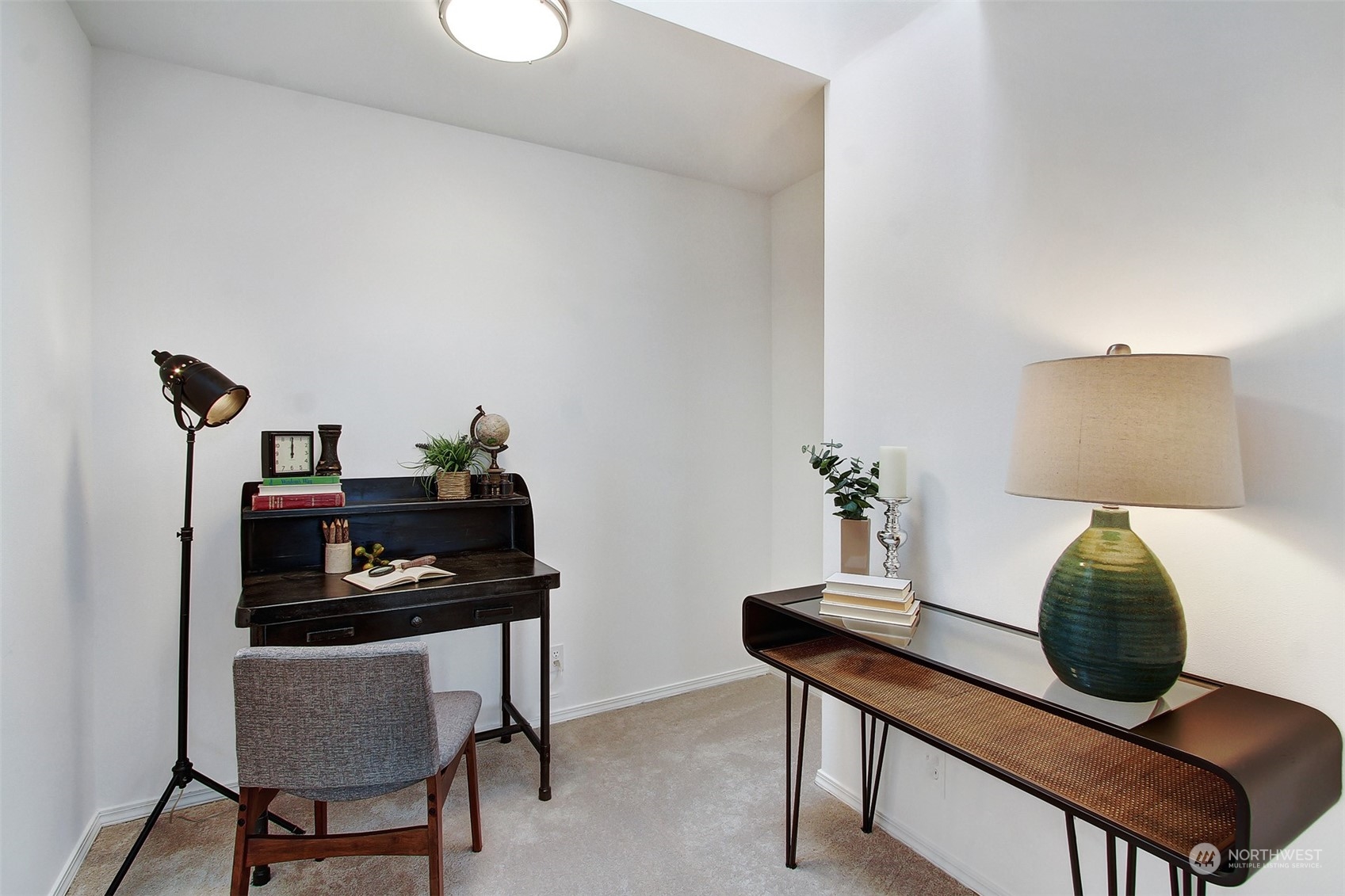 4824 Seahurst Avenue Everett, WA 98203 - Photo 28 of 33 a view of a workspace with furniture