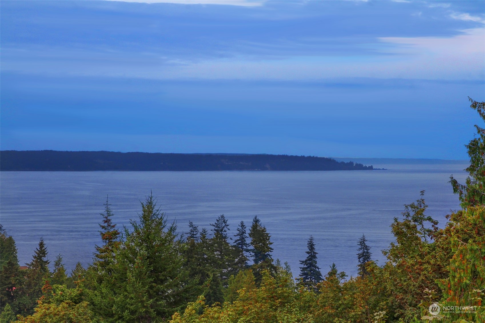 4824 Seahurst Avenue Everett, WA 98203 - Photo 4 of 33 a view of a lake and sunset