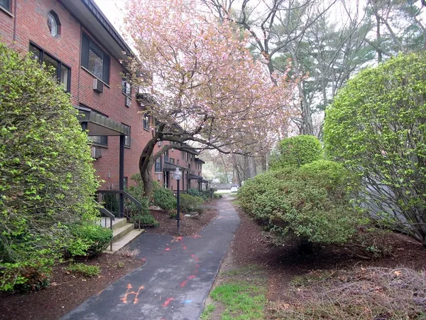 $2,195 | 1323 Worcester Road, Unit H8, Framingham, MA 01701