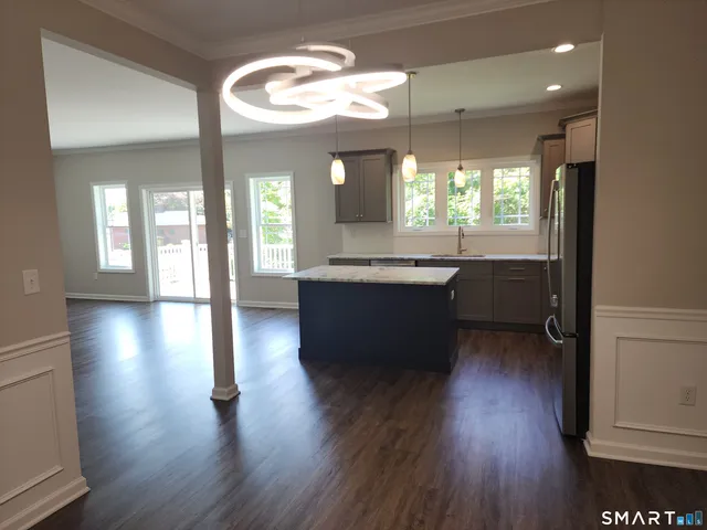 $575,000 | 20 Lombard Cir Haven, Unit 7, North Haven, CT 06473