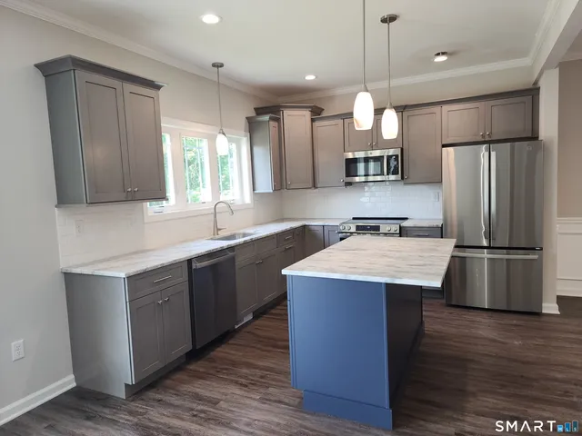 $575,000 | 20 Lombard Cir Haven, Unit 7, North Haven, CT 06473