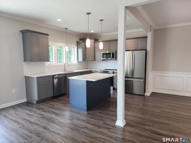 $575,000 | 20 Lombard Cir Haven, Unit 7, North Haven, CT 06473