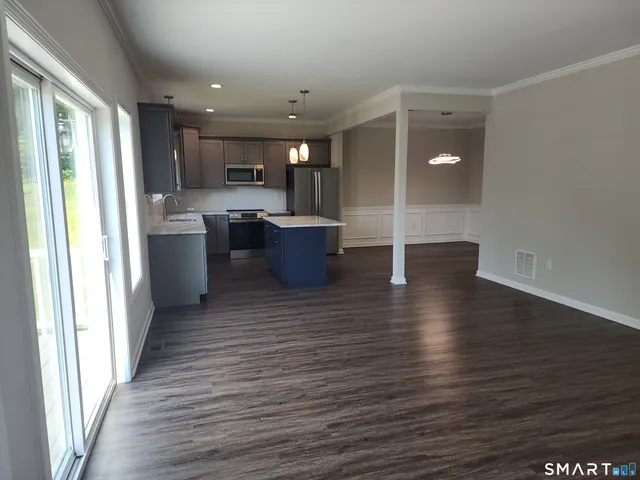 $575,000 | 20 Lombard Cir Haven, Unit 7, North Haven, CT 06473