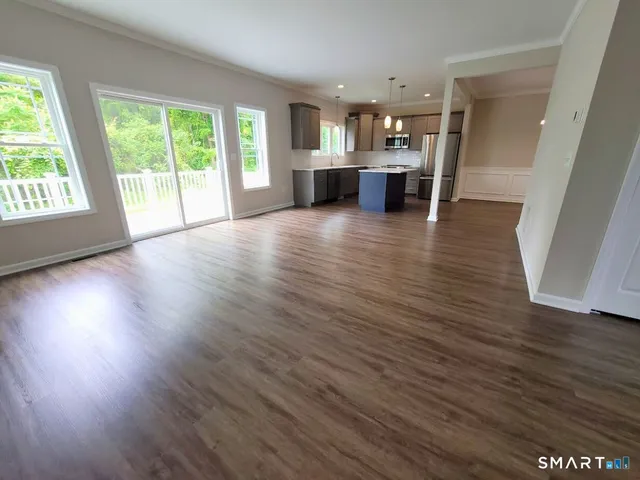 $575,000 | 20 Lombard Cir Haven, Unit 7, North Haven, CT 06473