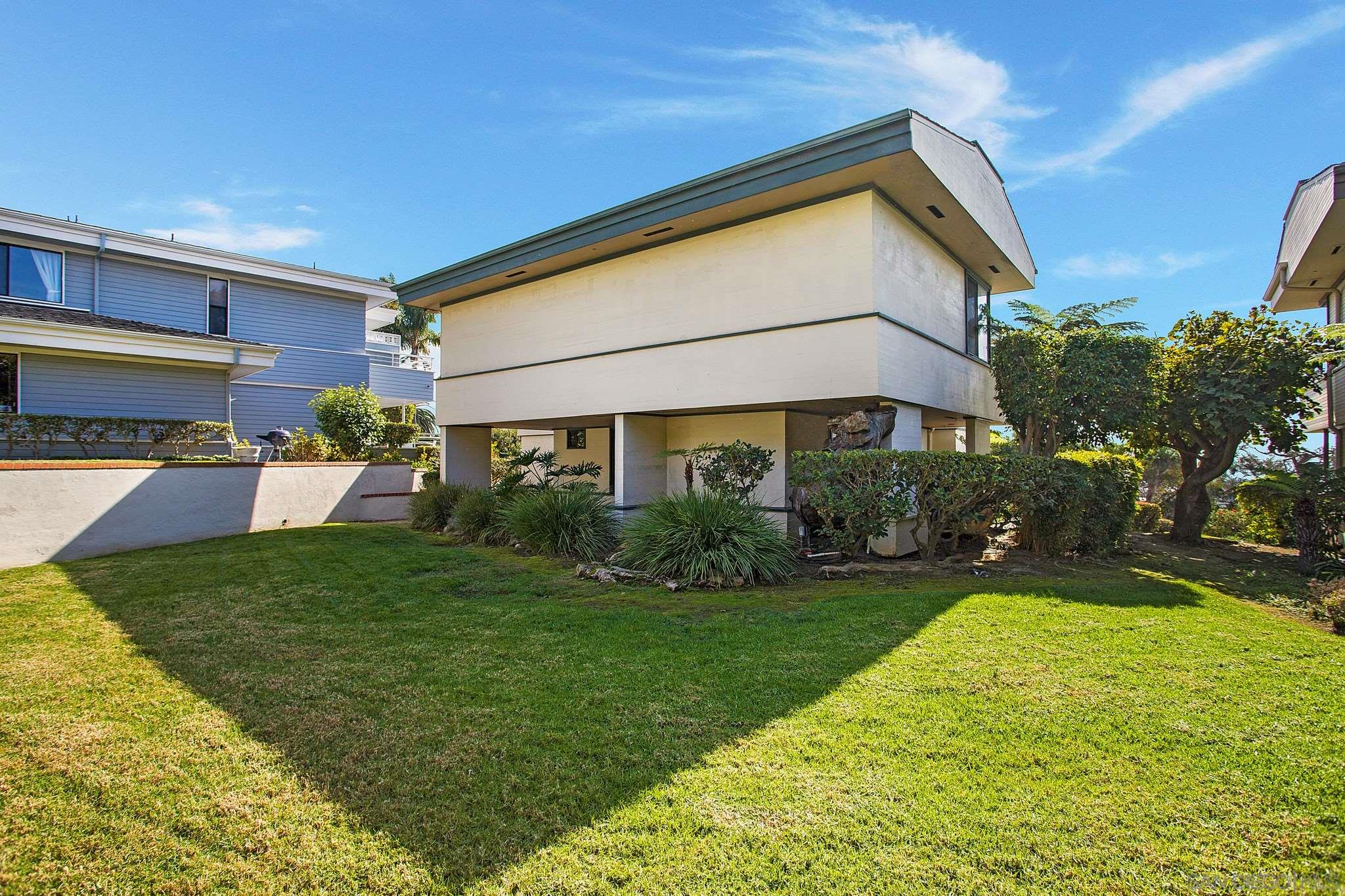 560 Torrey Point Road Del Mar, CA 92014 - Photo 23 of 25 a view of a house with a yard
