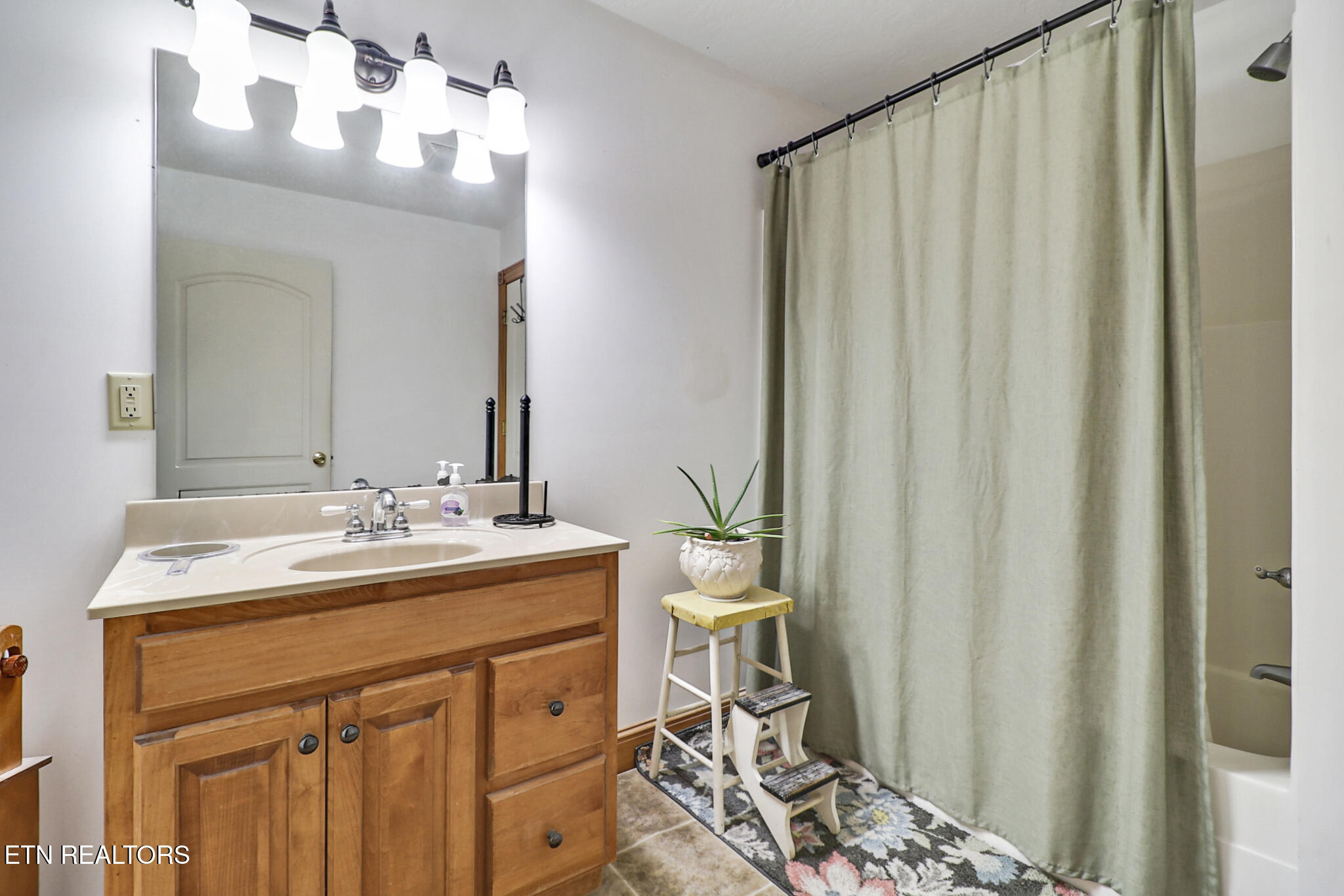 3426 Rugby Pike Jamestown, TN 38556 - Photo 20 of 46 bathroom 2