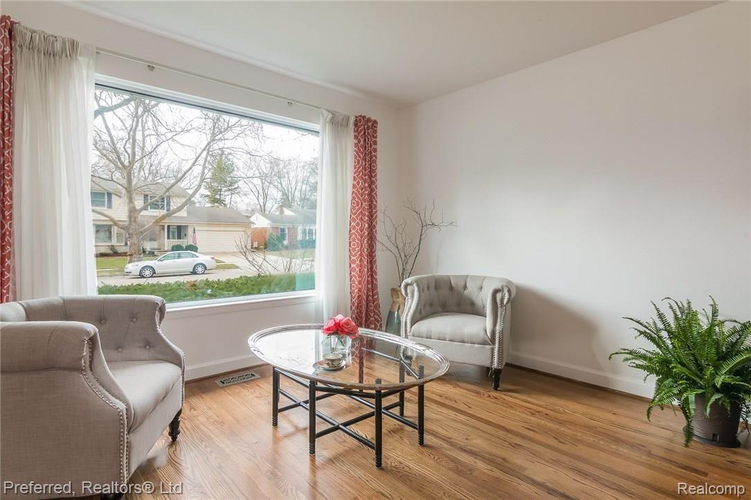 1656 Nantucket Road Plymouth, MI 48170 - Photo 8 of 41 008-3791165-medium.jpg