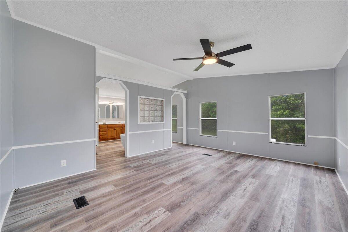 20459 Main Street Buchanan, VA 24066 - Photo 17 of 35 17-MIB08202-R5