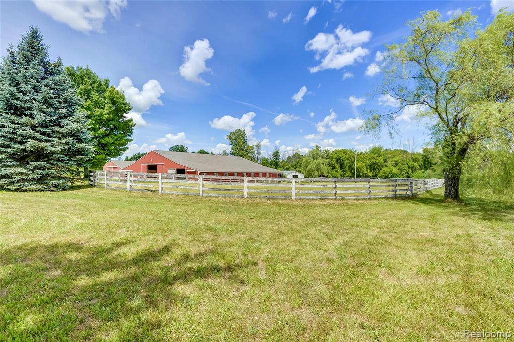 1347 Elms Road Flint, MI 48532 - Photo 27 of 40