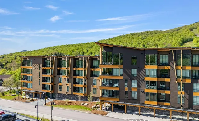$2,400,000 | 69 Hourglass Drive, Unit 205, Stowe, VT 05672