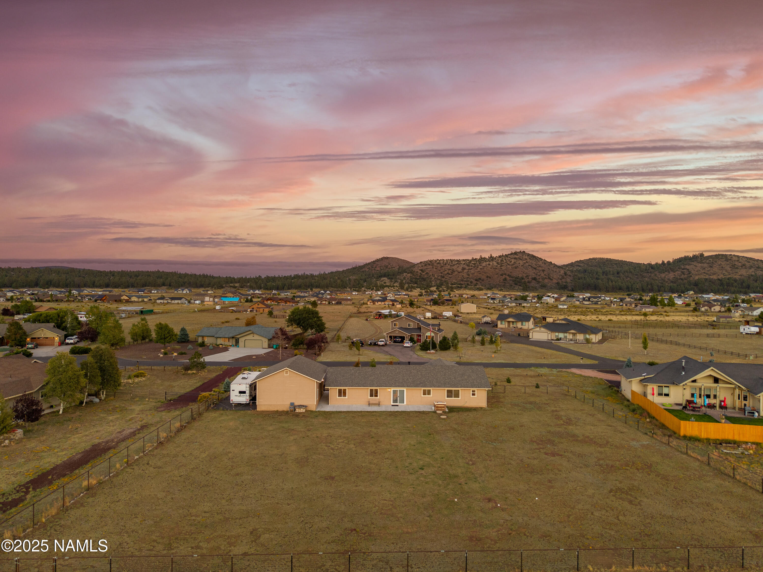 9662 North Aldrich Road Flagstaff, AZ 86004 - Photo 26 of 33 a view of an ocean and city