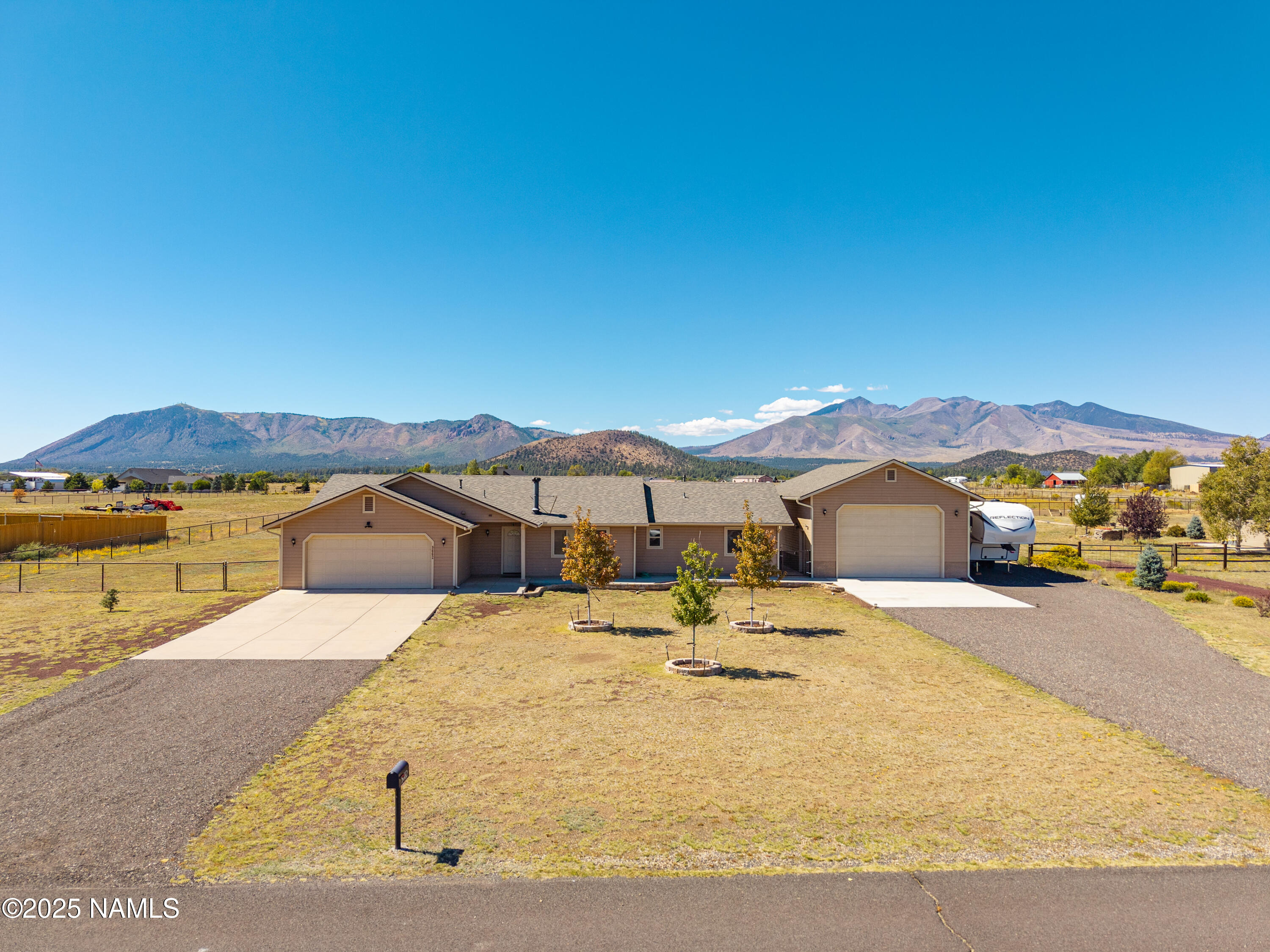 9662 North Aldrich Road Flagstaff, AZ 86004 - Photo 31 of 33 a view of a patio with swimming pool