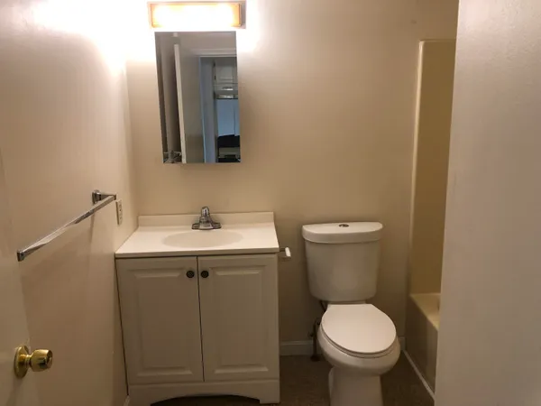 $1,300 | 234 Lowell Street, Unit 6, Manchester, NH 03104