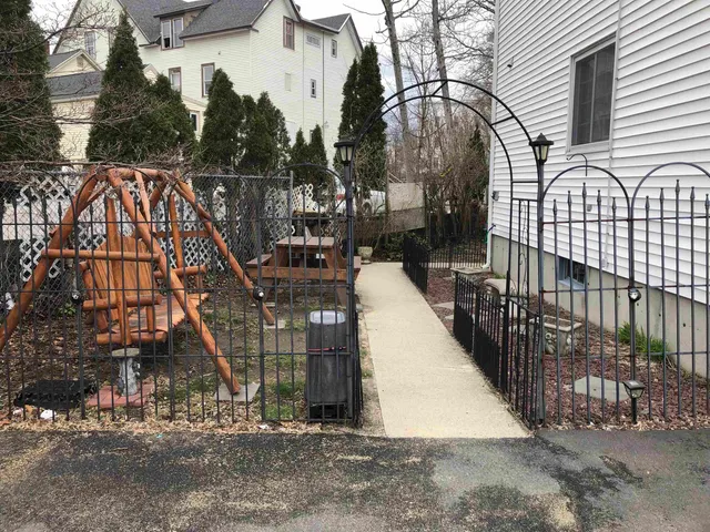 $1,300 | 234 Lowell Street, Unit 6, Manchester, NH 03104