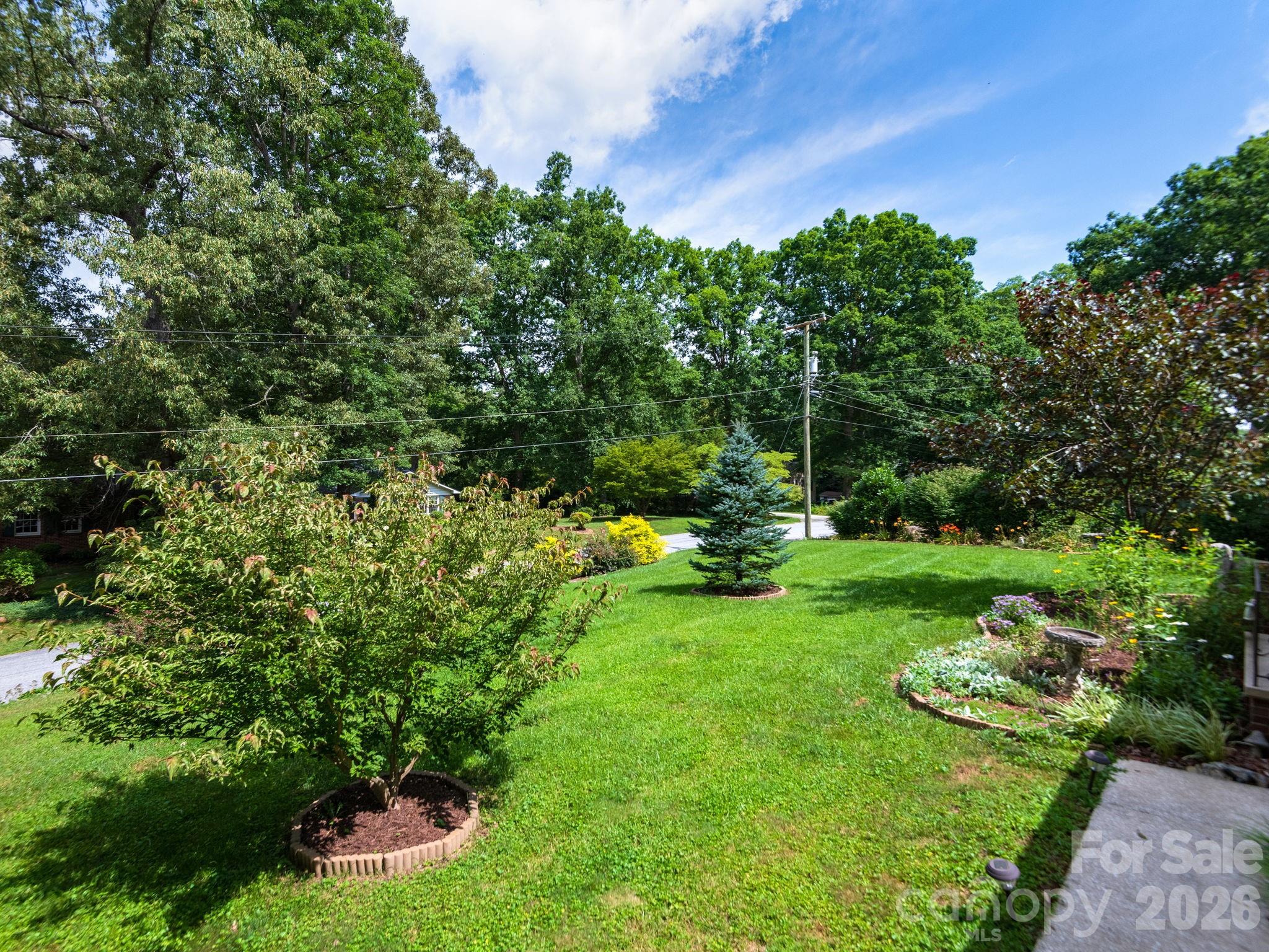 112 Lyndale Road Hendersonville, NC 28739 - Photo 3 of 30