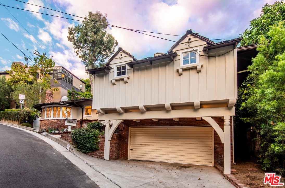 1570 Queens Road Los Angeles, CA 90069 - Photo 2 of 22