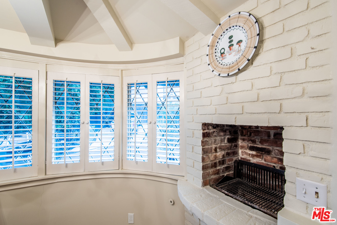 1570 Queens Road Los Angeles, CA 90069 - Photo 12 of 22