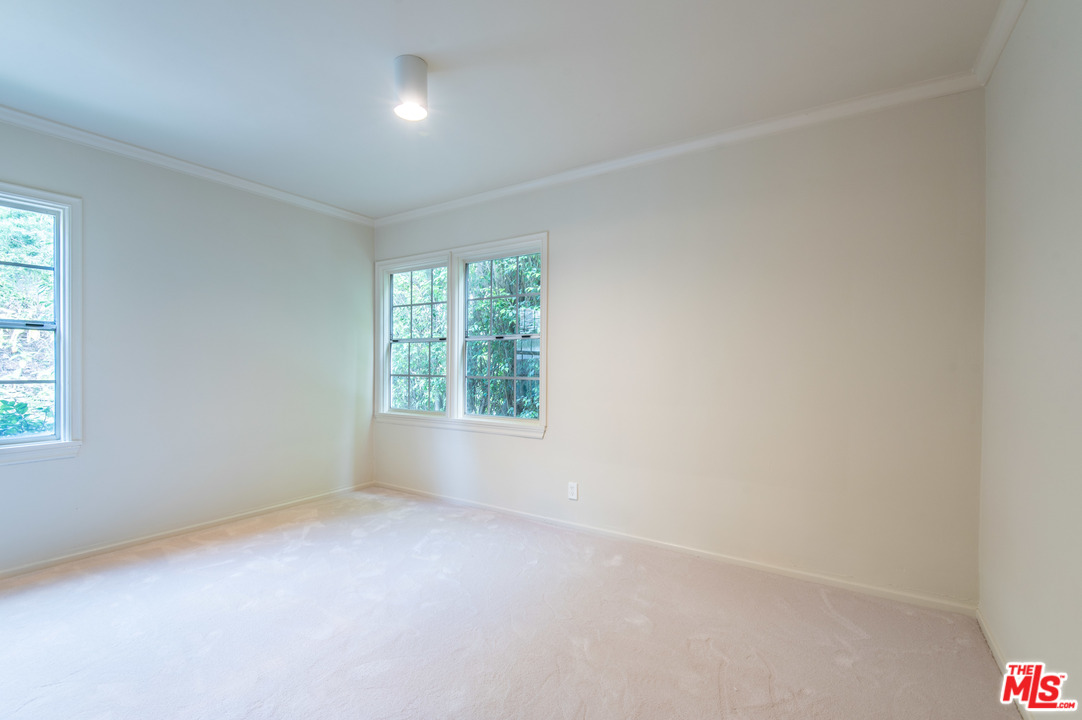 1570 Queens Road Los Angeles, CA 90069 - Photo 14 of 22