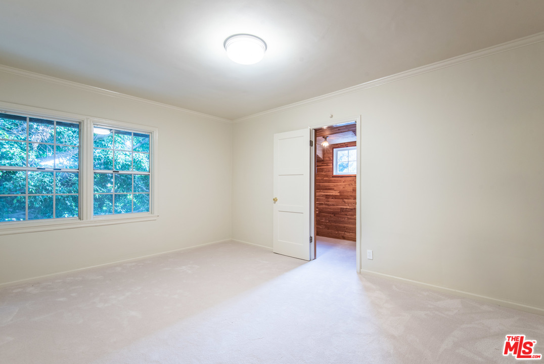 1570 Queens Road Los Angeles, CA 90069 - Photo 16 of 22