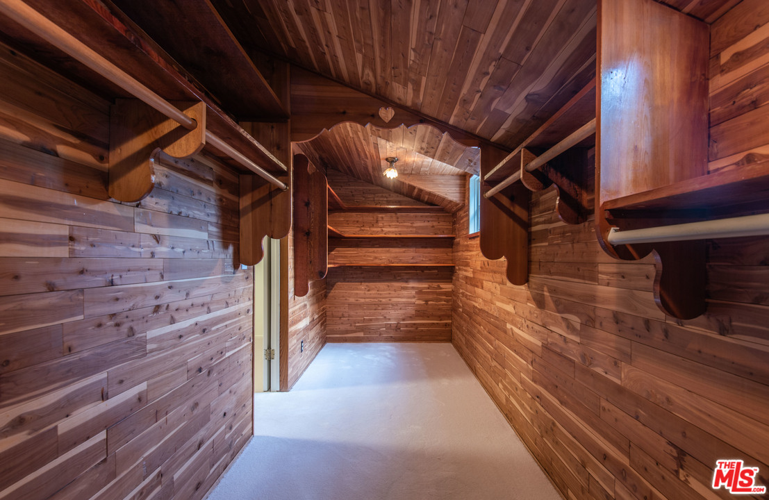 1570 Queens Road Los Angeles, CA 90069 - Photo 18 of 22