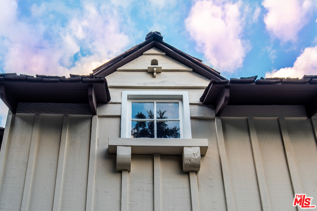 1570 Queens Road Los Angeles, CA 90069 - Photo 3 of 22