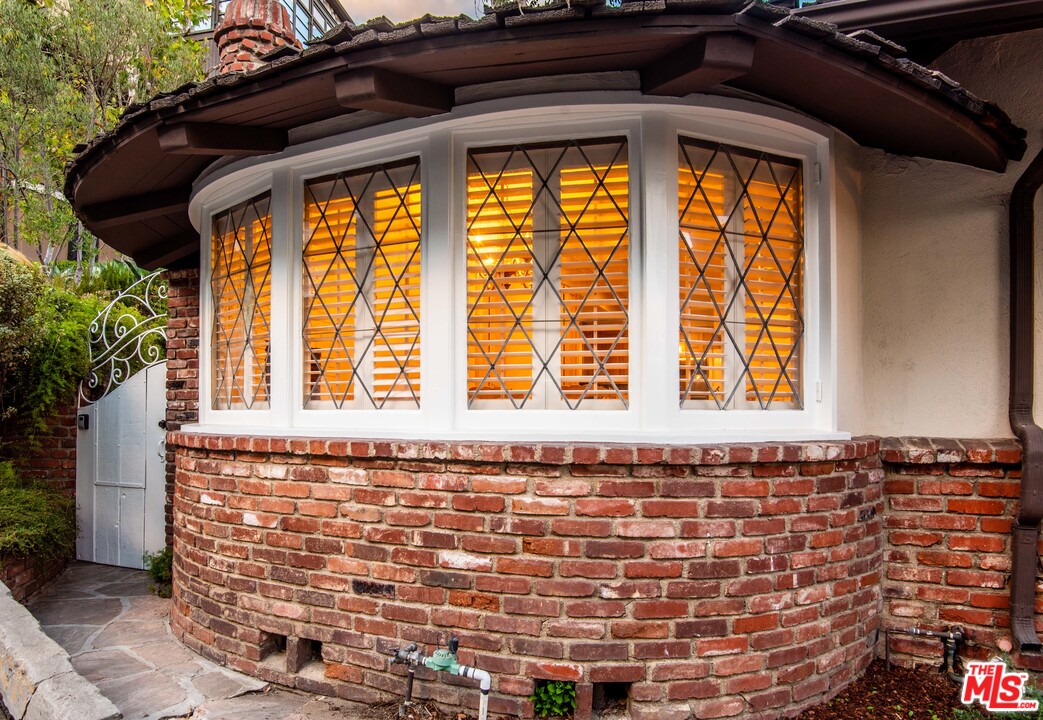 1570 Queens Road Los Angeles, CA 90069 - Photo 5 of 22