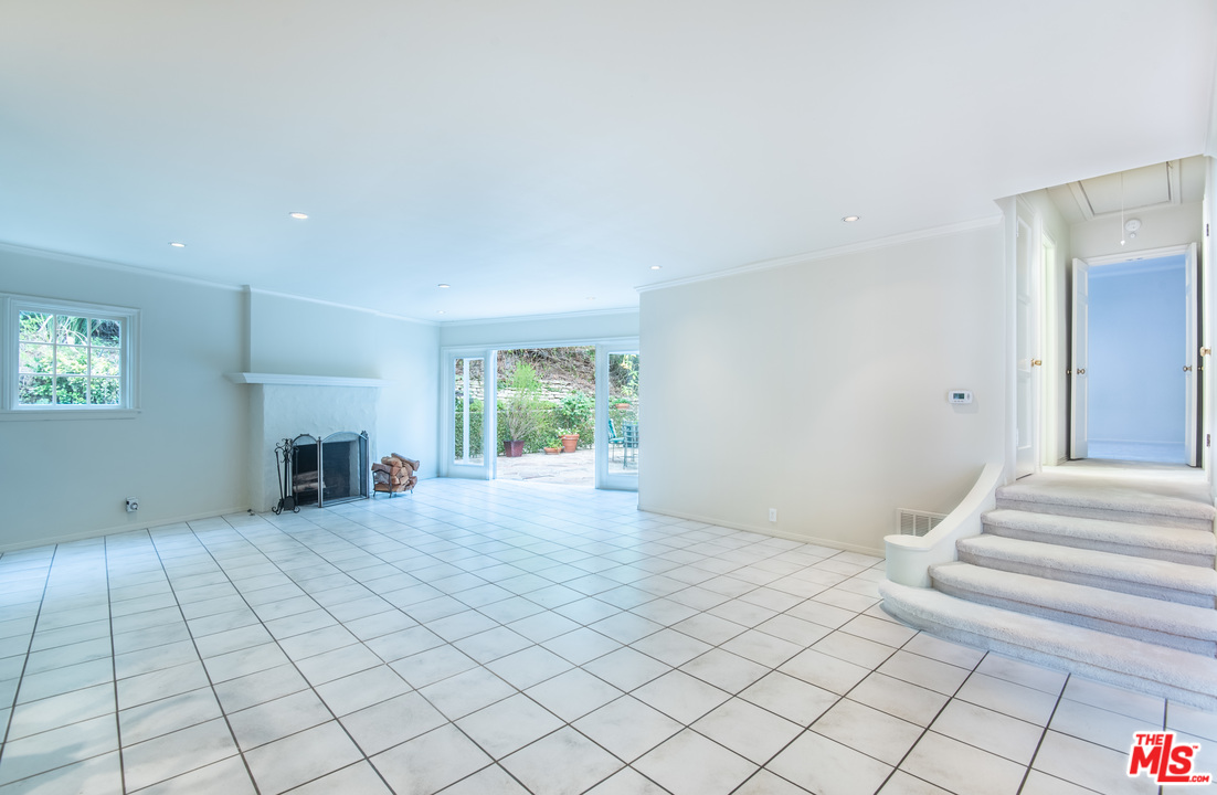 1570 Queens Road Los Angeles, CA 90069 - Photo 6 of 22