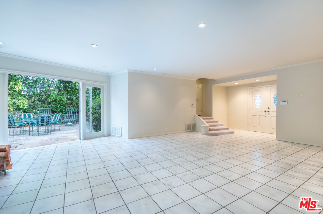 1570 Queens Road Los Angeles, CA 90069 - Photo 7 of 22