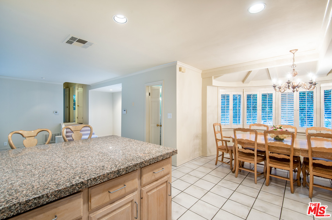 1570 Queens Road Los Angeles, CA 90069 - Photo 10 of 22