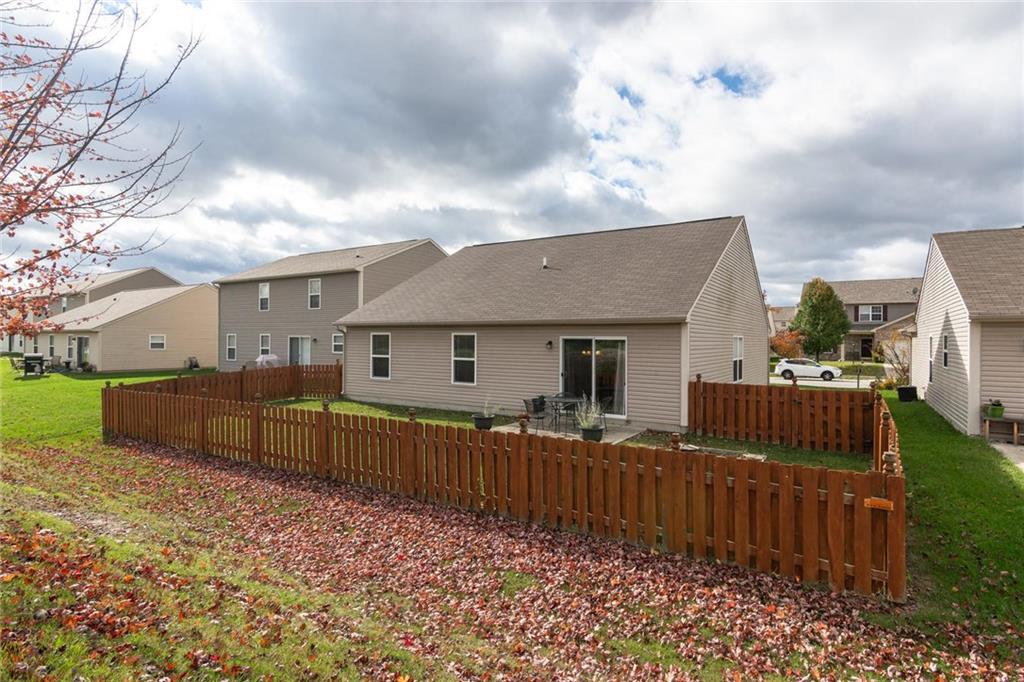 12475 Schoolhouse Road Fishers, IN 46037 - Photo 28 of 30 Gallery Image 28