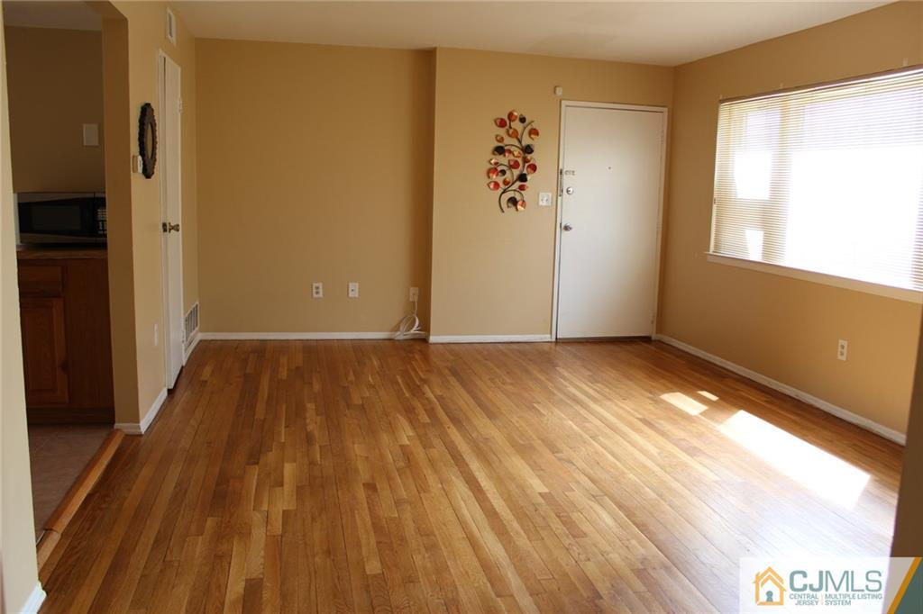 170 Evergreen Road, Unit 19A Metuchen, NJ 08840 - Photo 12 of 22 Gallery Image 12