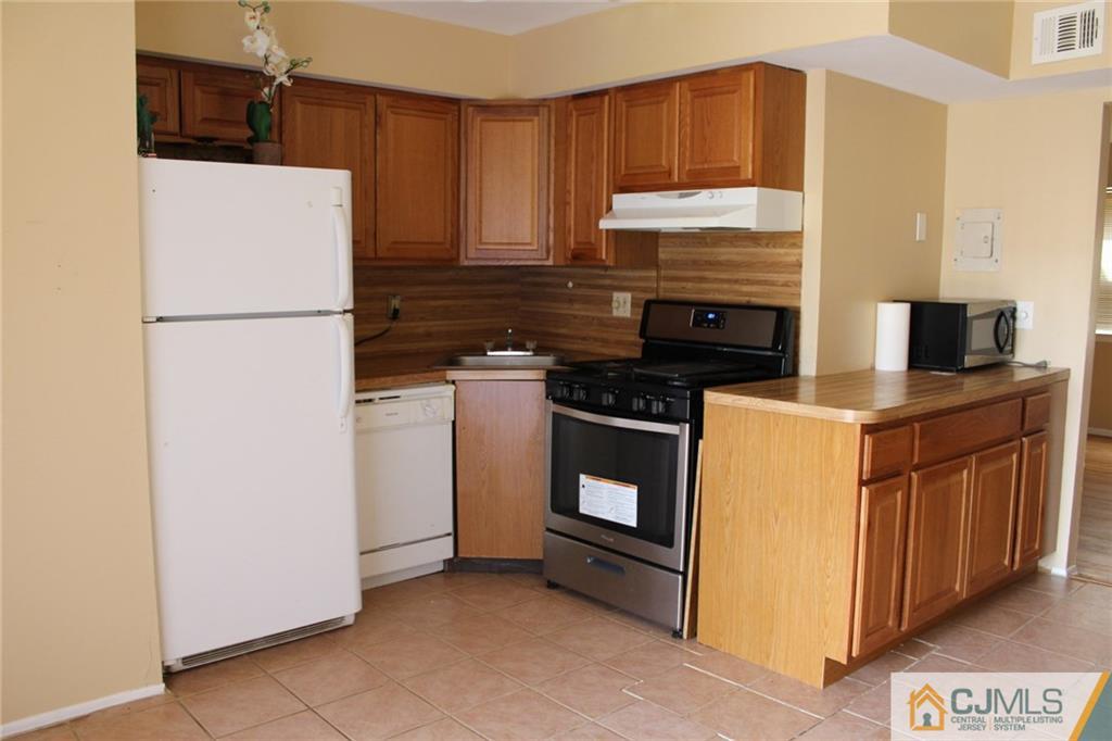170 Evergreen Road, Unit 19A Metuchen, NJ 08840 - Photo 13 of 22 Gallery Image 13
