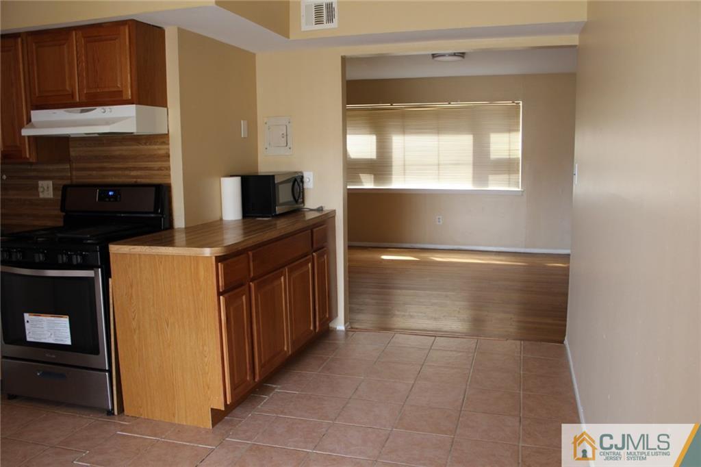 170 Evergreen Road, Unit 19A Metuchen, NJ 08840 - Photo 14 of 22 Gallery Image 14
